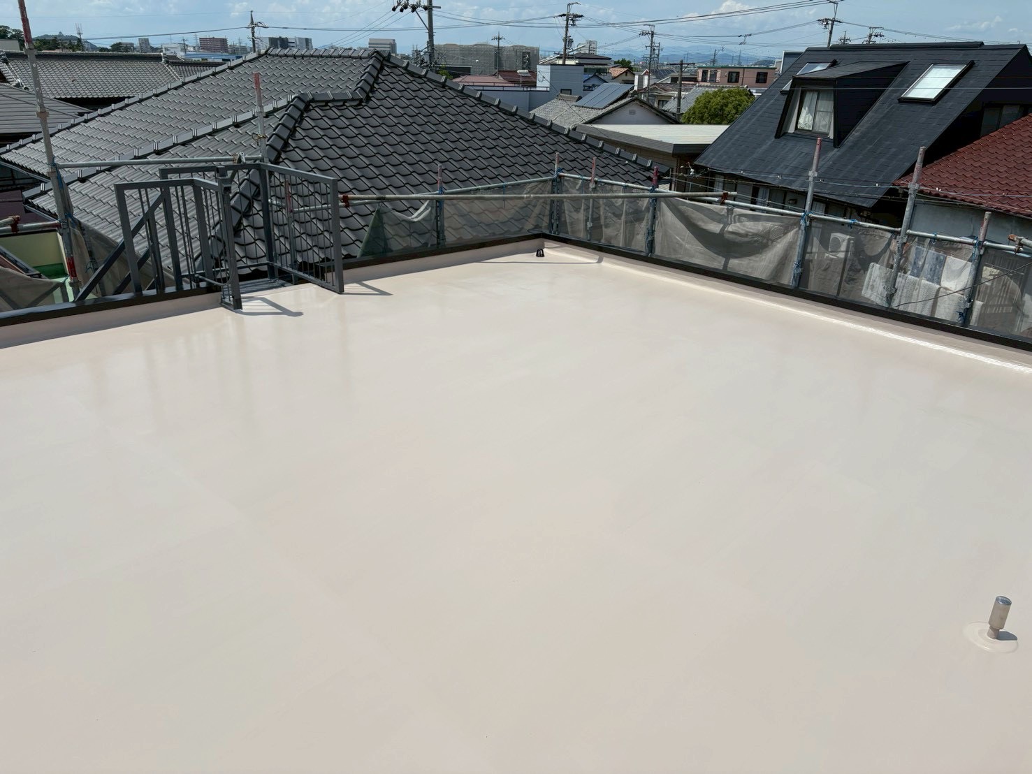 春日井市防水層施工後の屋上全景