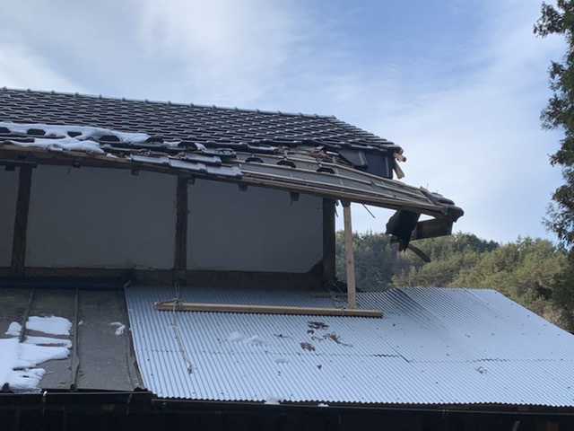 北面の瓦、野地板の破損