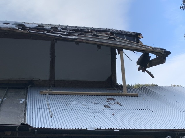 北面の瓦、野地板の破損