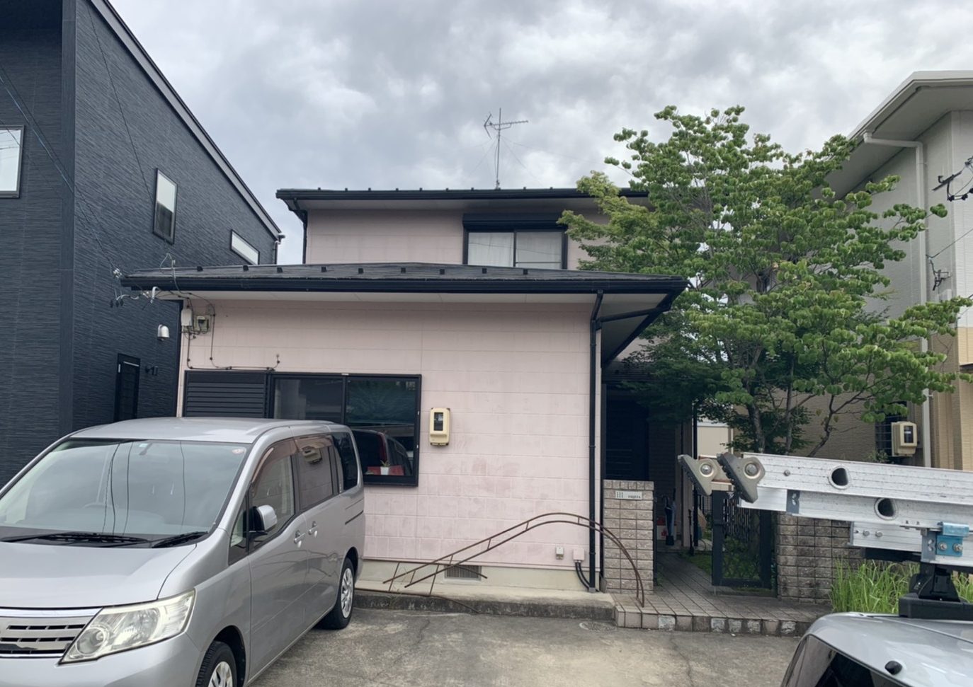 犬山市の皆さまへ外壁塗装と一緒に雨樋交換工事すると費用がお得に‼