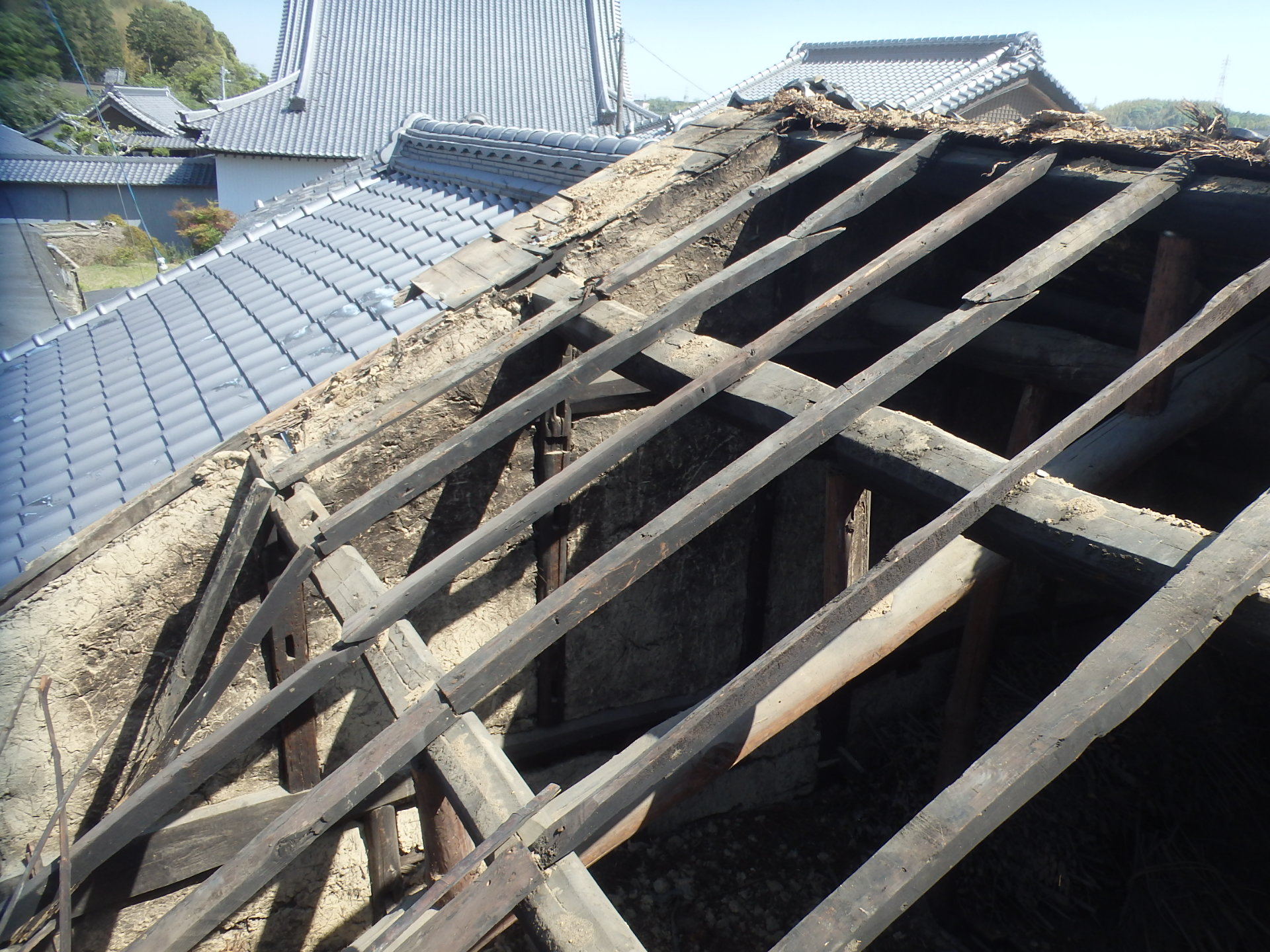 垂木が折れている箇所