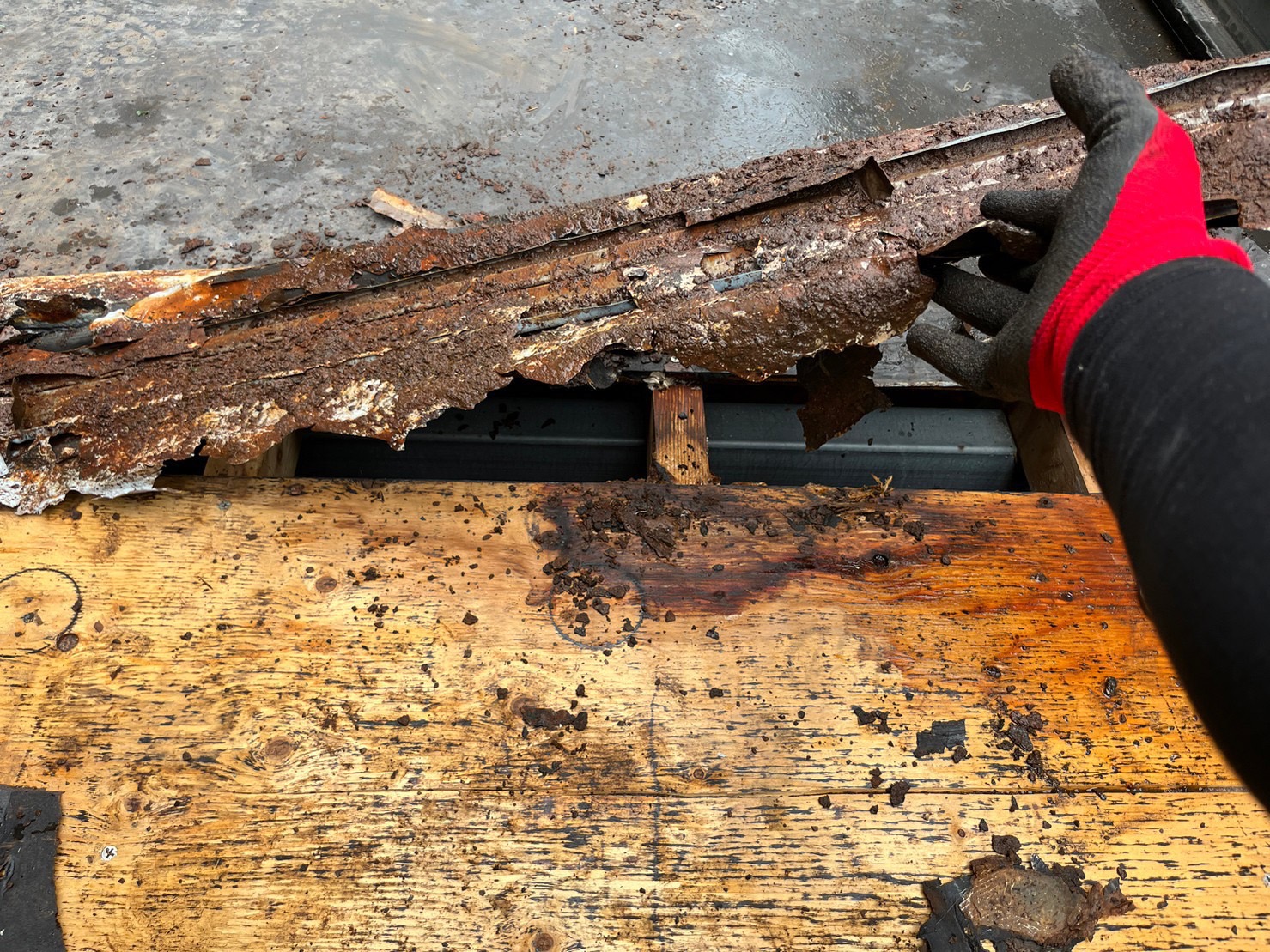 既存ベランダ床の撤去