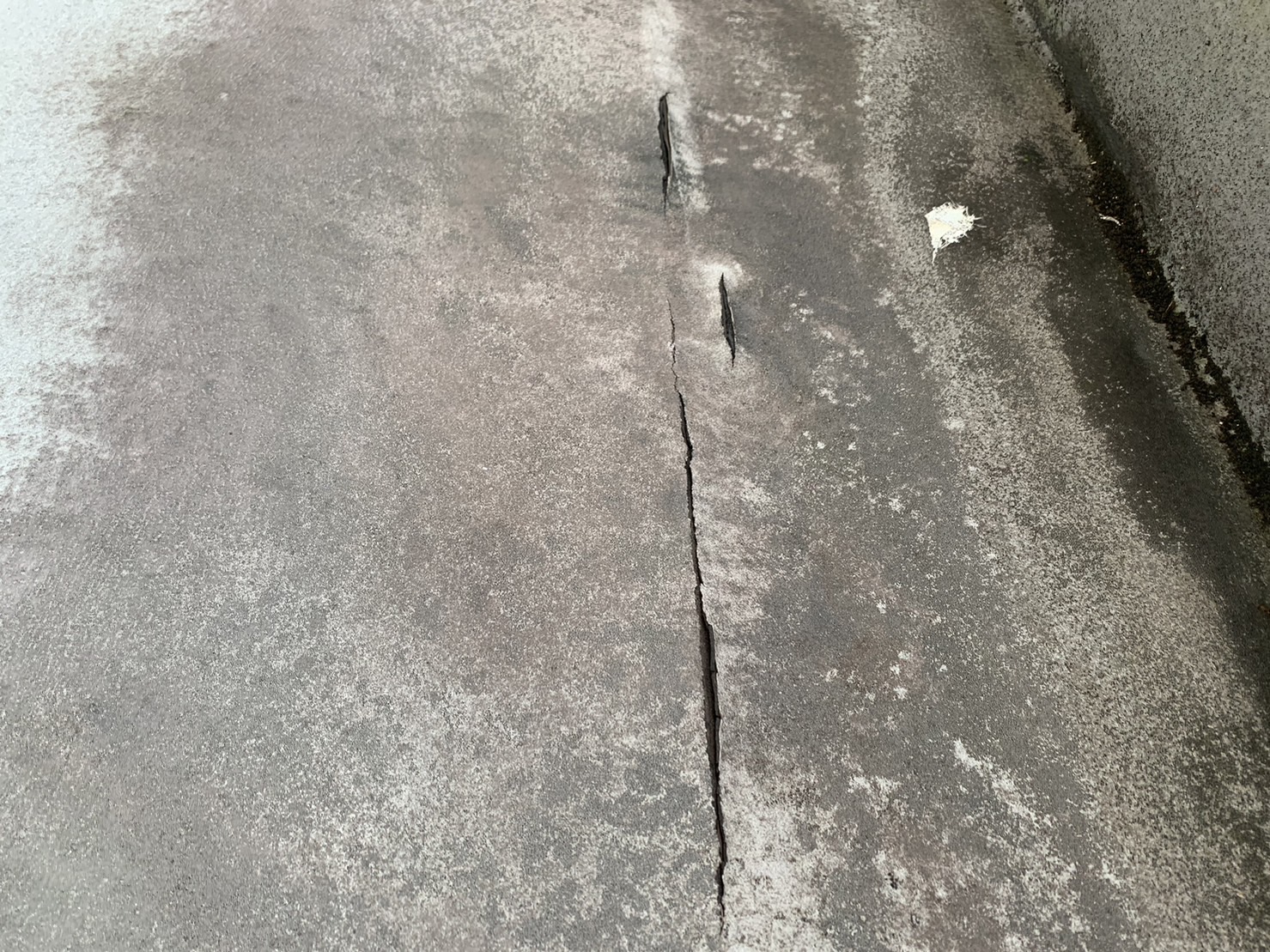 ウレタン防水の割れ