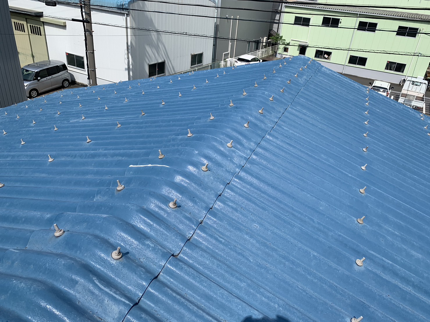 倉庫のスレート屋根重ね葺き