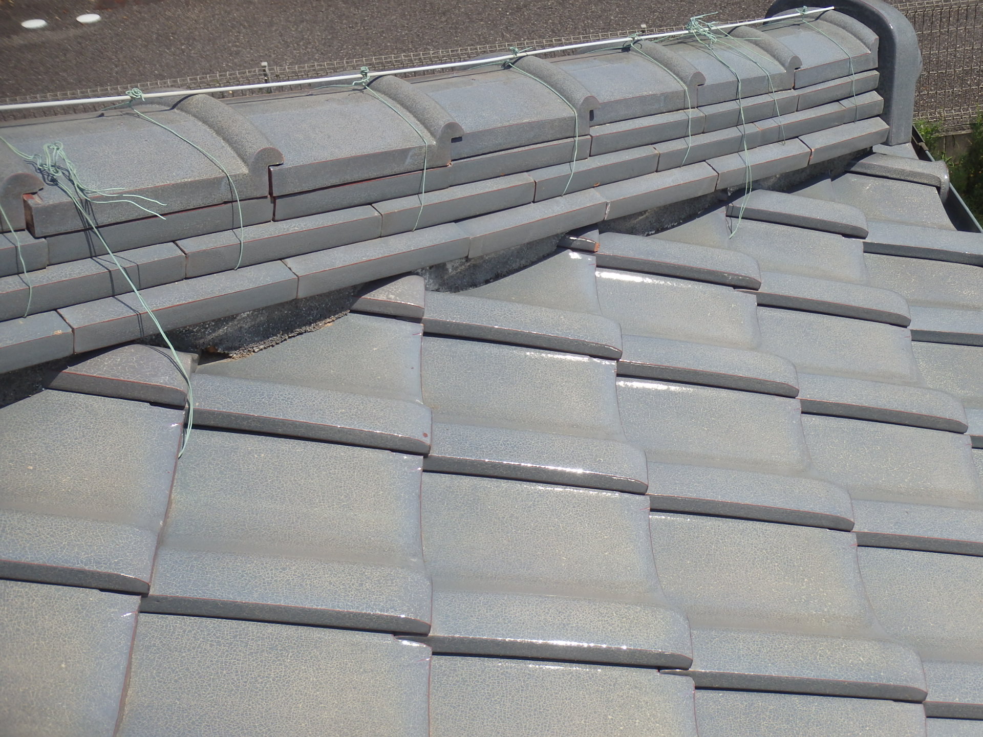 瓦の割れ状況写真