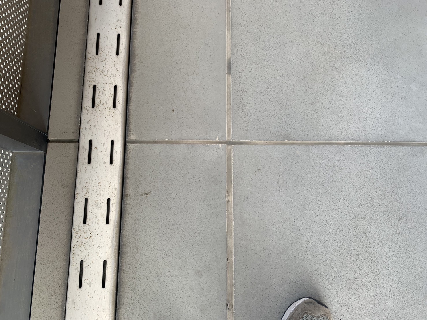 アパートの階段・通路の状況確認