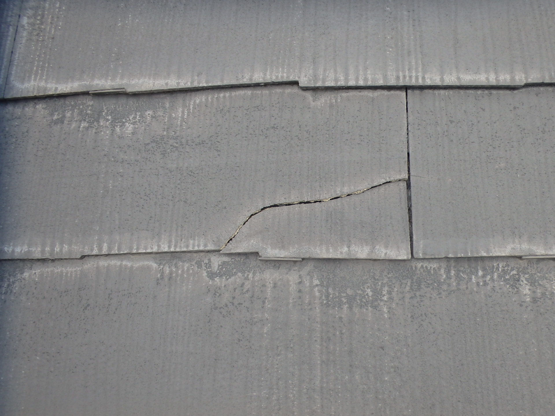 スレート屋根材の欠け