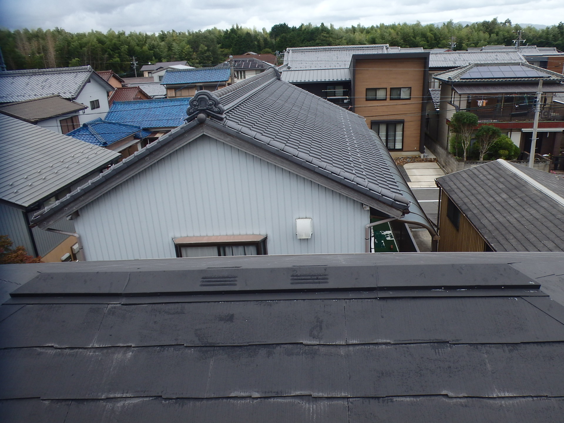 棟板金には換気棟が設置