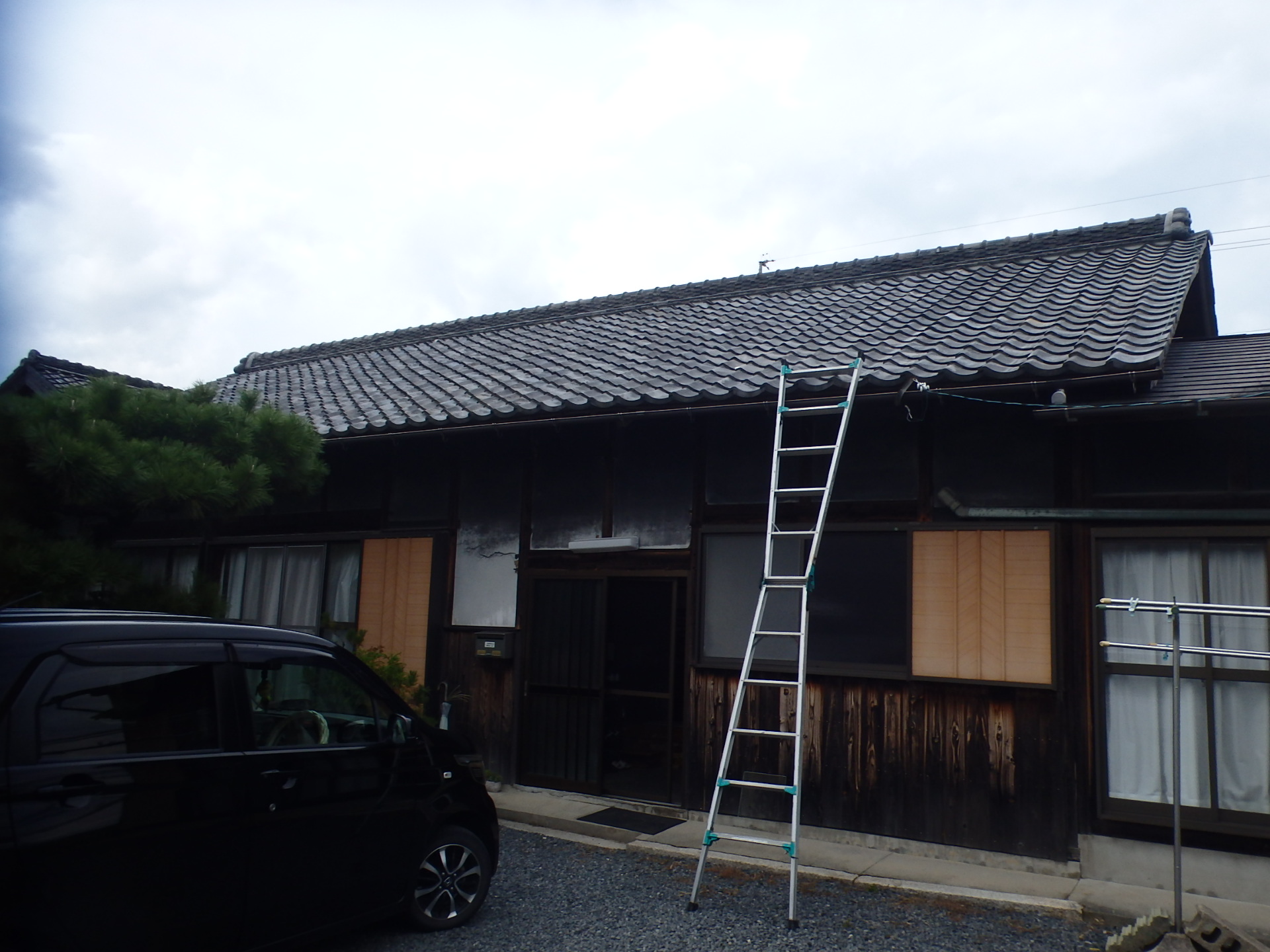瀬戸市｜平屋の瓦屋根で雨漏り発生 瓦の寿命による葺き替えが必要なケースとは