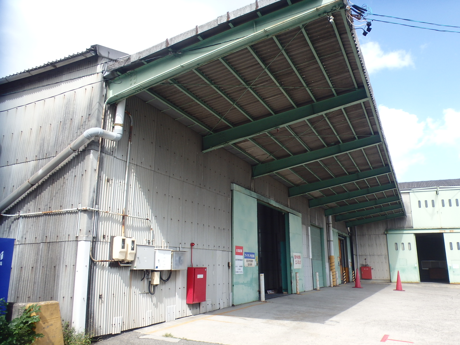 名古屋市守山区｜倉庫雨漏り調査！大波スレート外壁の劣化原因