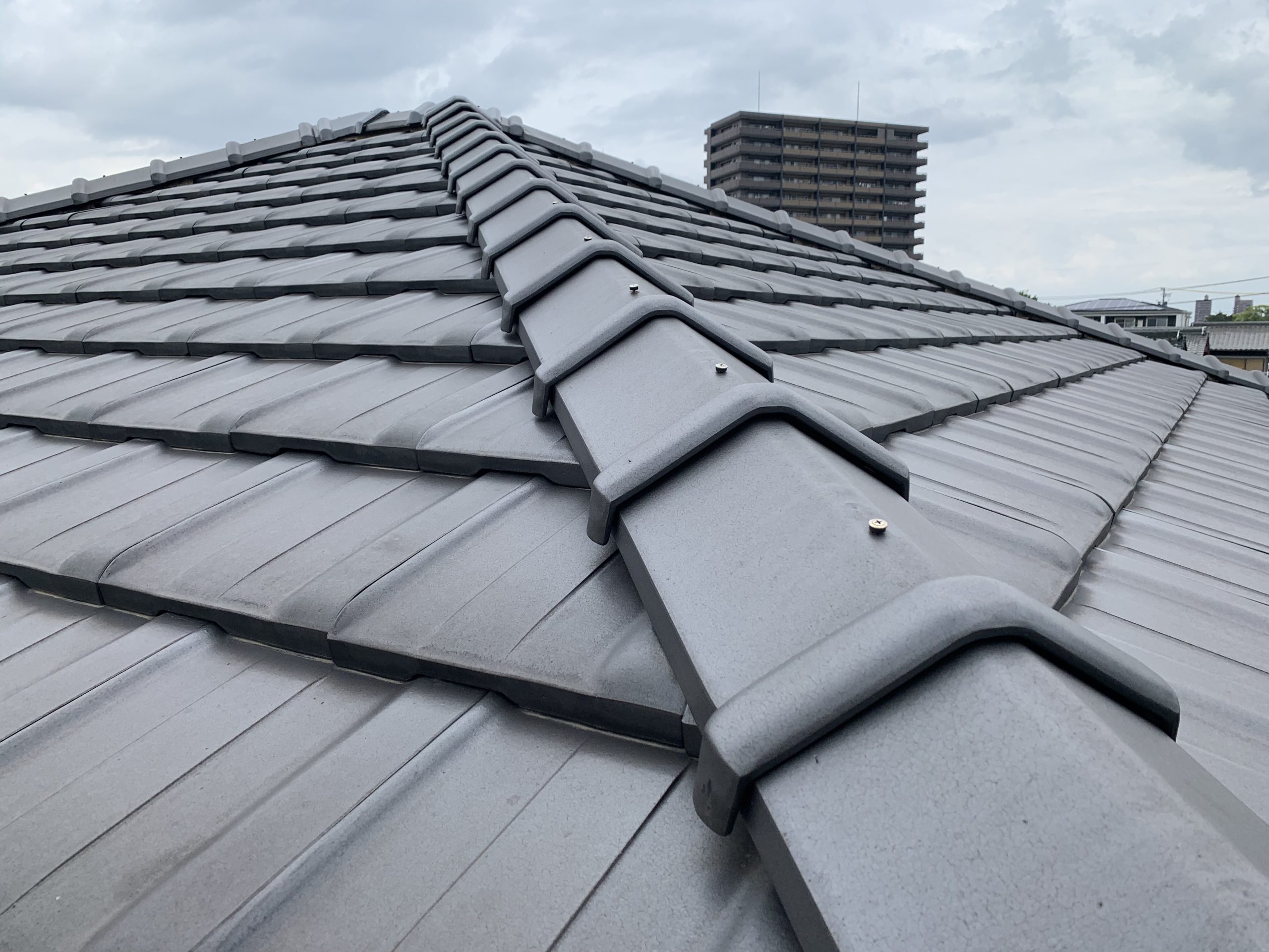 一見問題のない瓦屋根