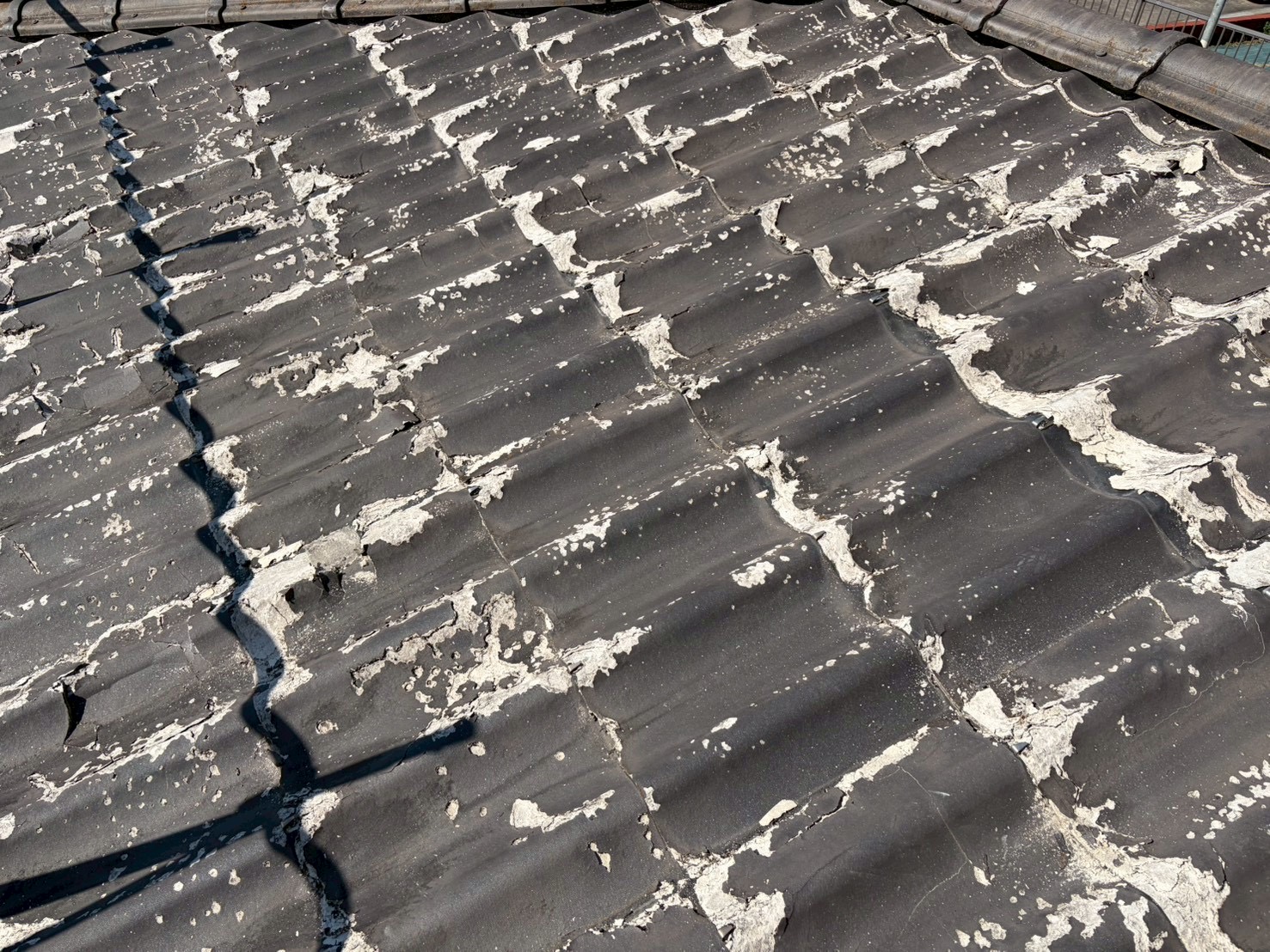 セキスイかわらUの劣化した屋根全景（春日井市）