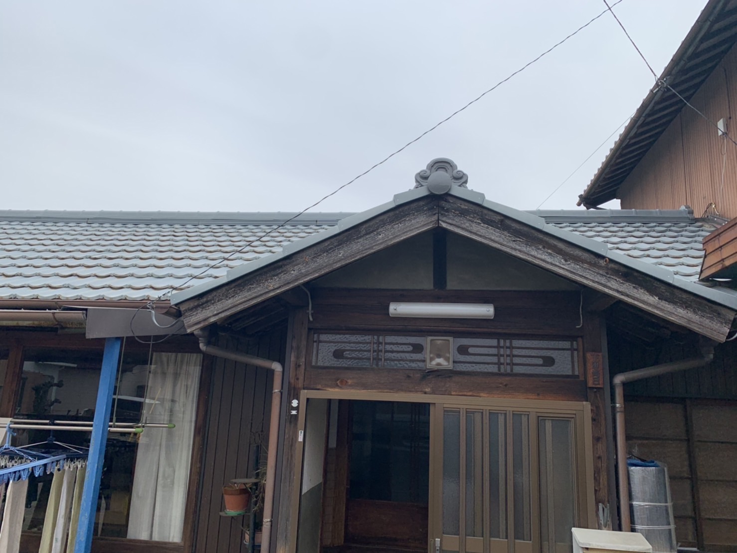 瀬戸市の皆さまへ金属瓦の錆が発生した為、屋根工事の現地調査に伺いました