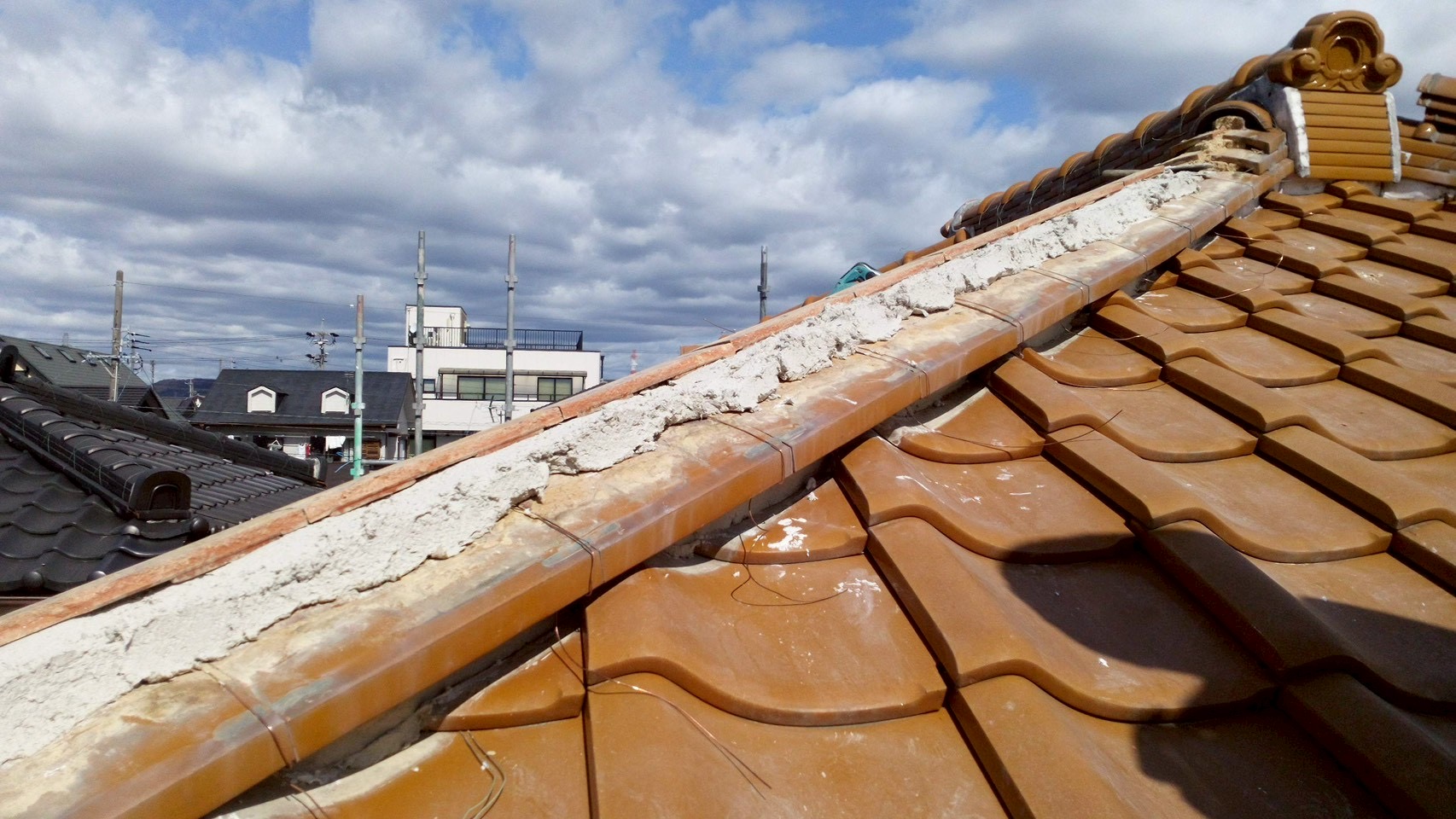 春日井市雨漏りした棟瓦
