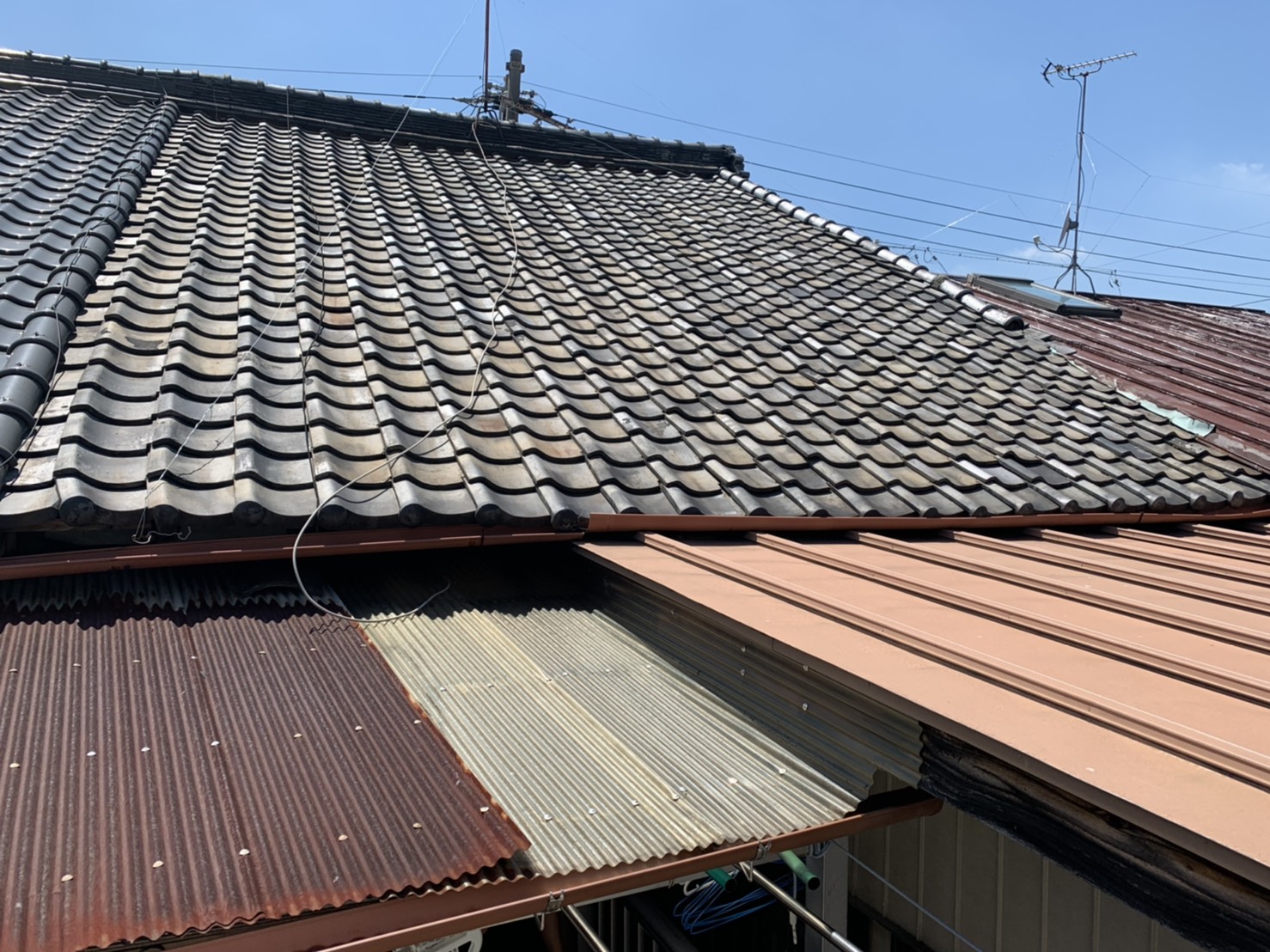 葺き替えた部分の屋根瓦