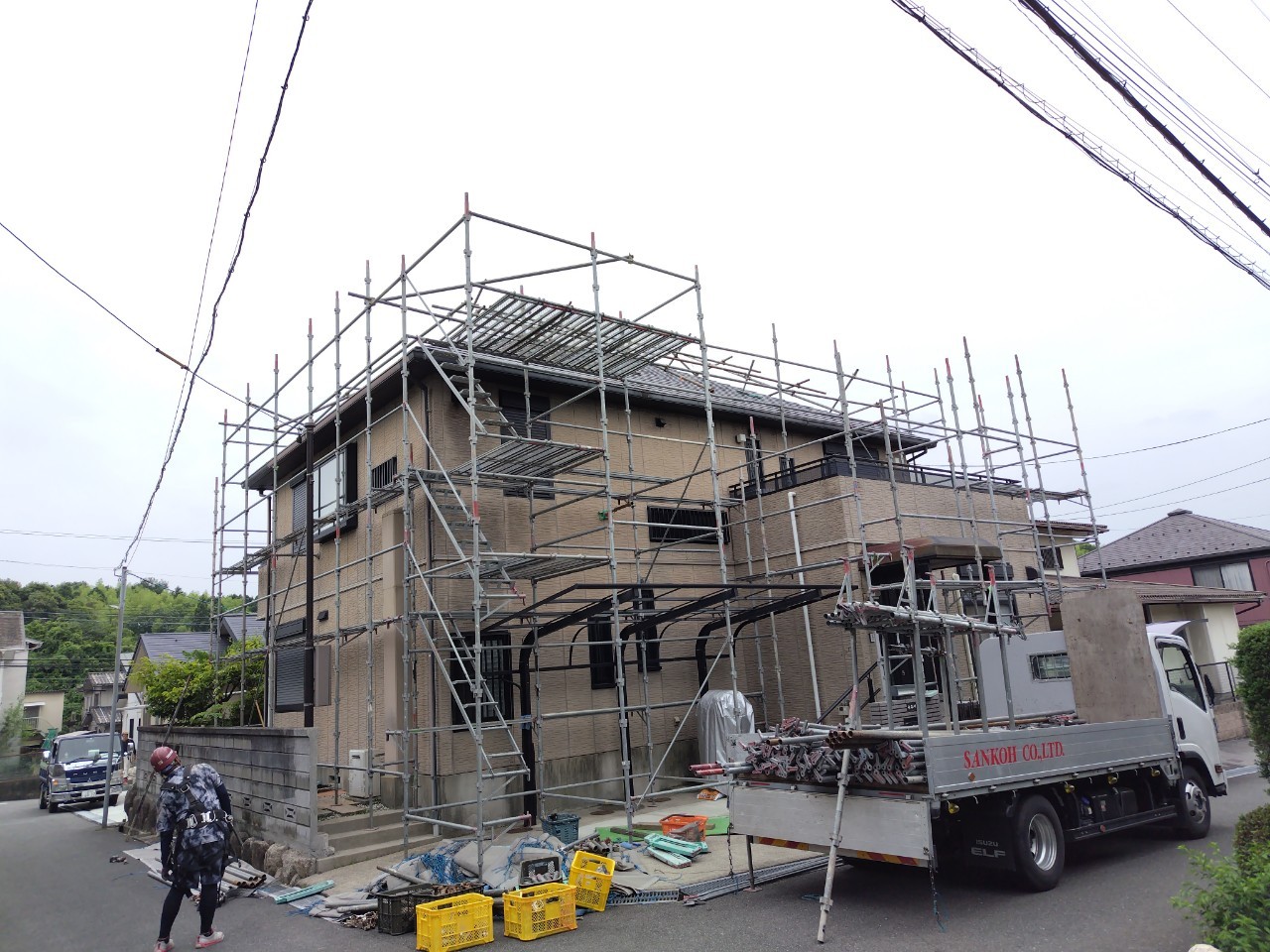 足場を組んだ全体