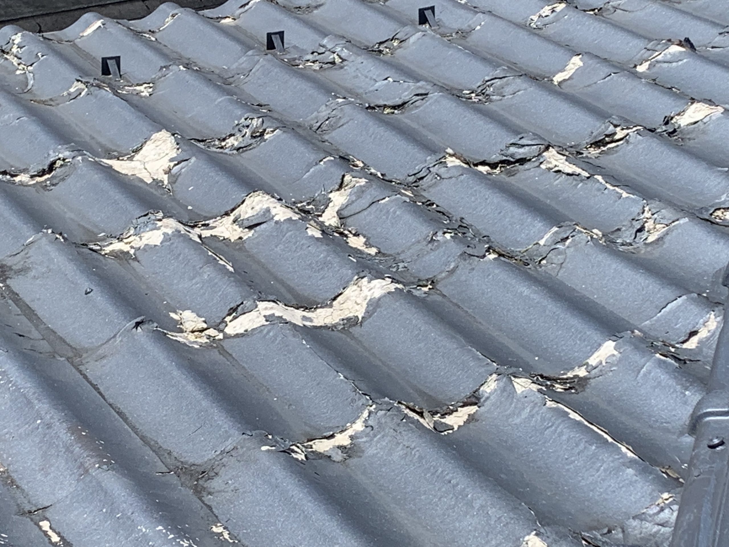 スレート屋根の劣化写真