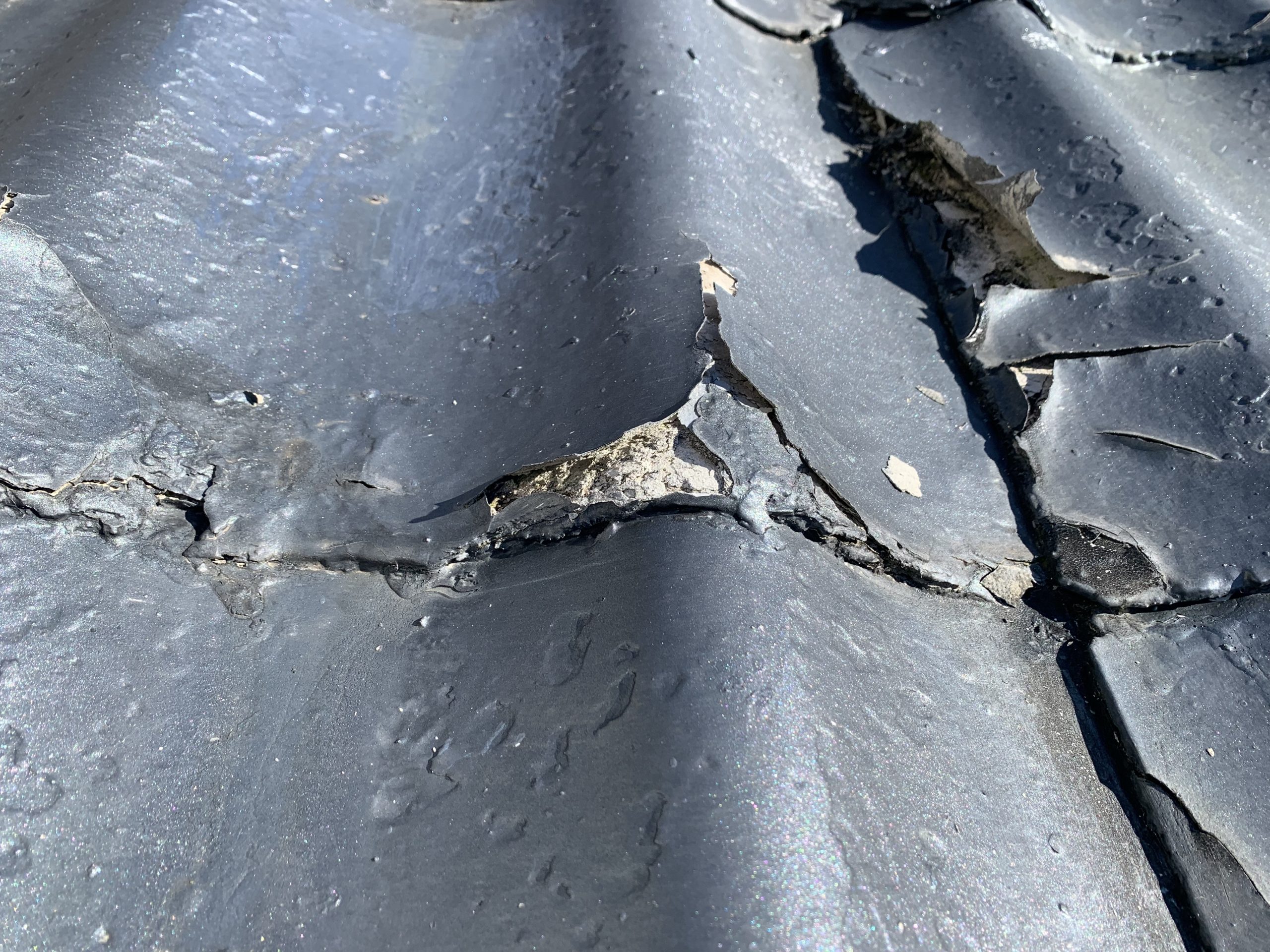 劣化したセキスイカワラUの屋根