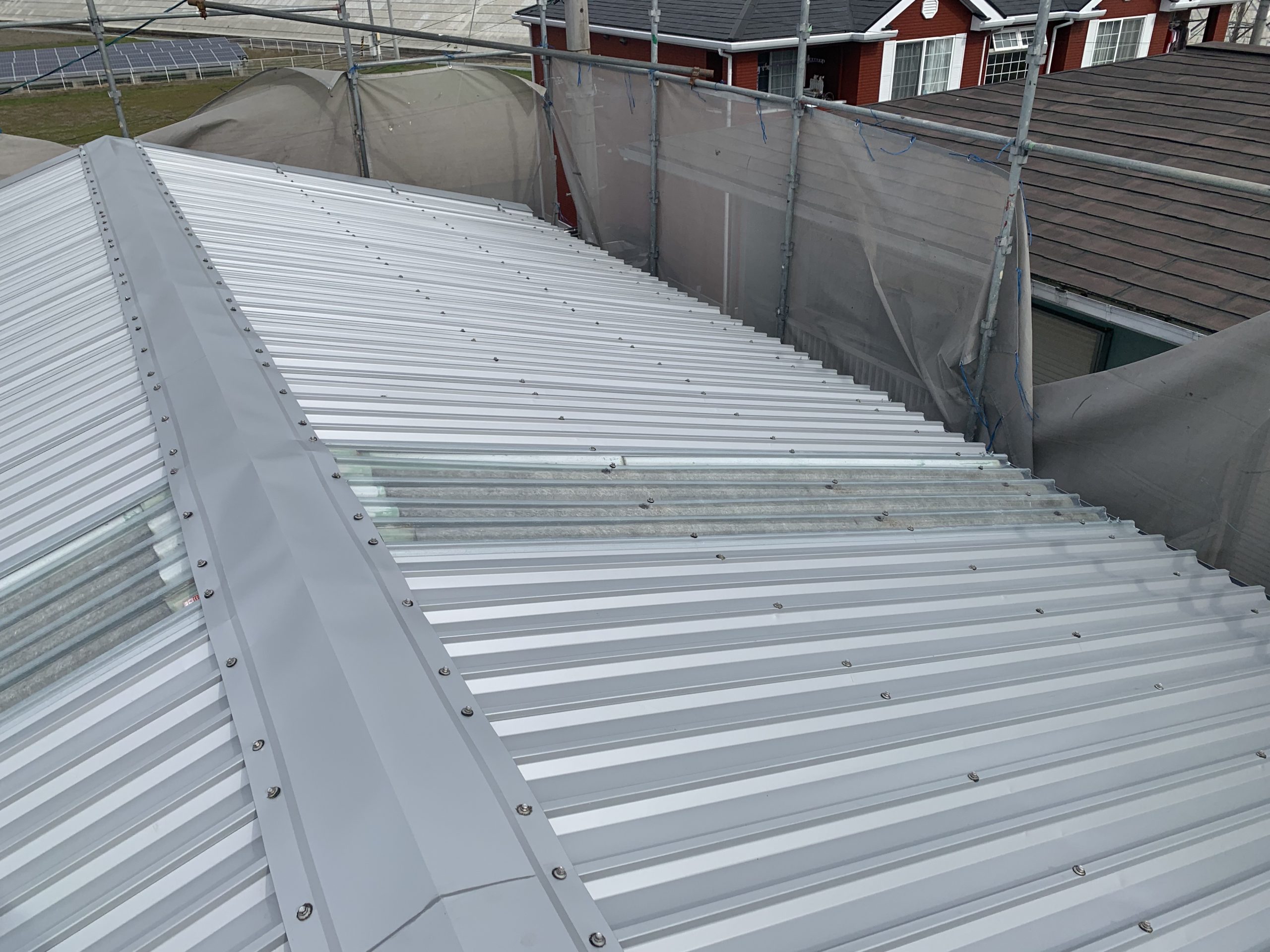 工場の大波スレートカバー工法後写真