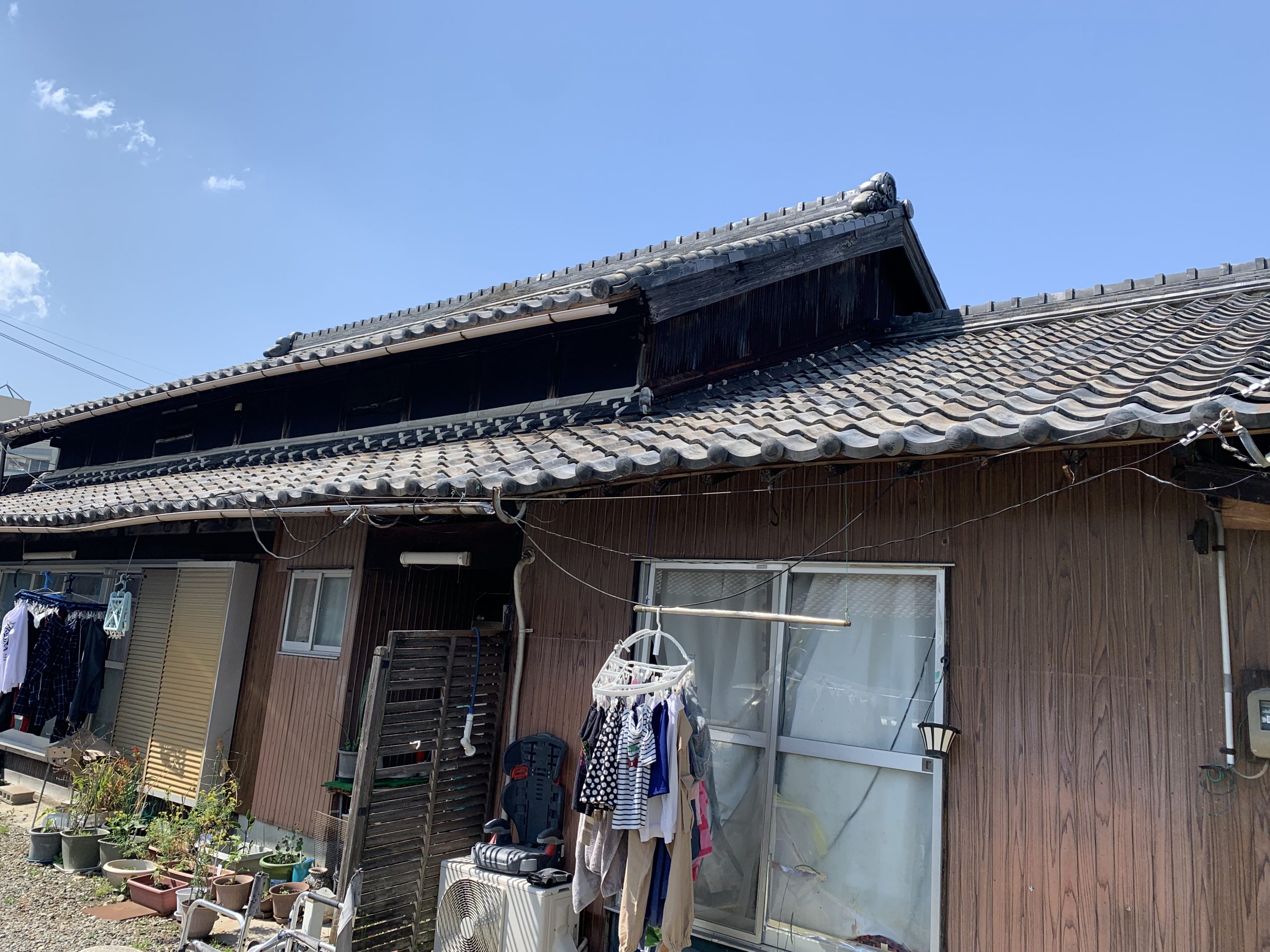 名古屋市守山区｜賃貸物件の外れた雨樋と破れた波板を現地調査