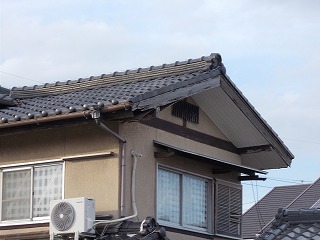 台風前にケラバ修理!軒天の剥がれを部分補修で安全に改善|尾張旭市