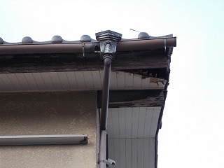 軒天の剥がれ写真