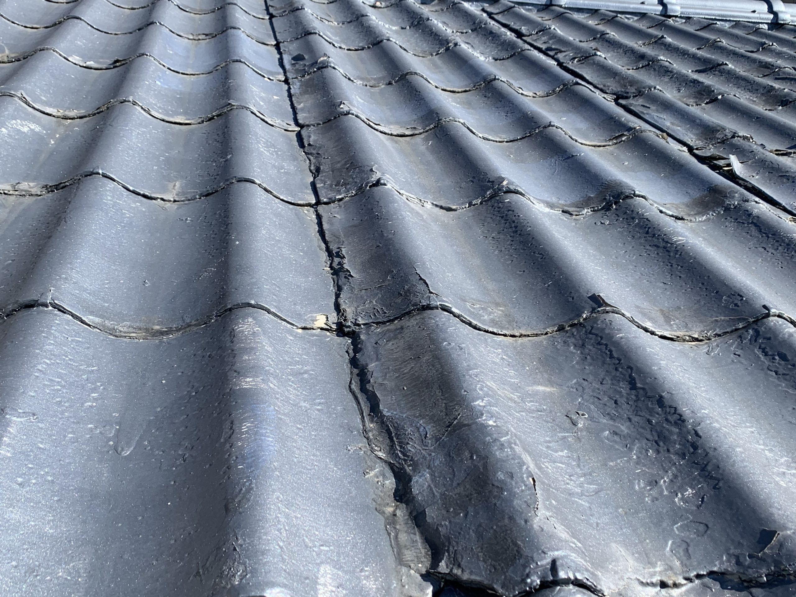 劣化したセキスイカワラUの屋根