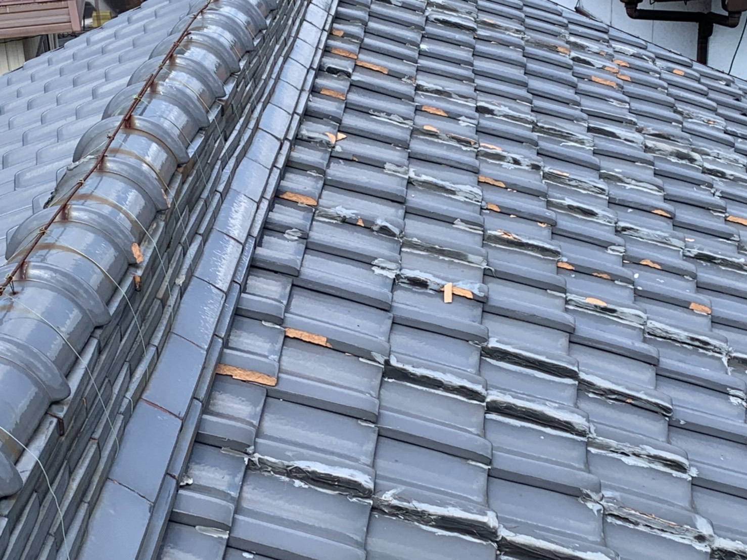 浮き・釘抜け・板金のめくれ