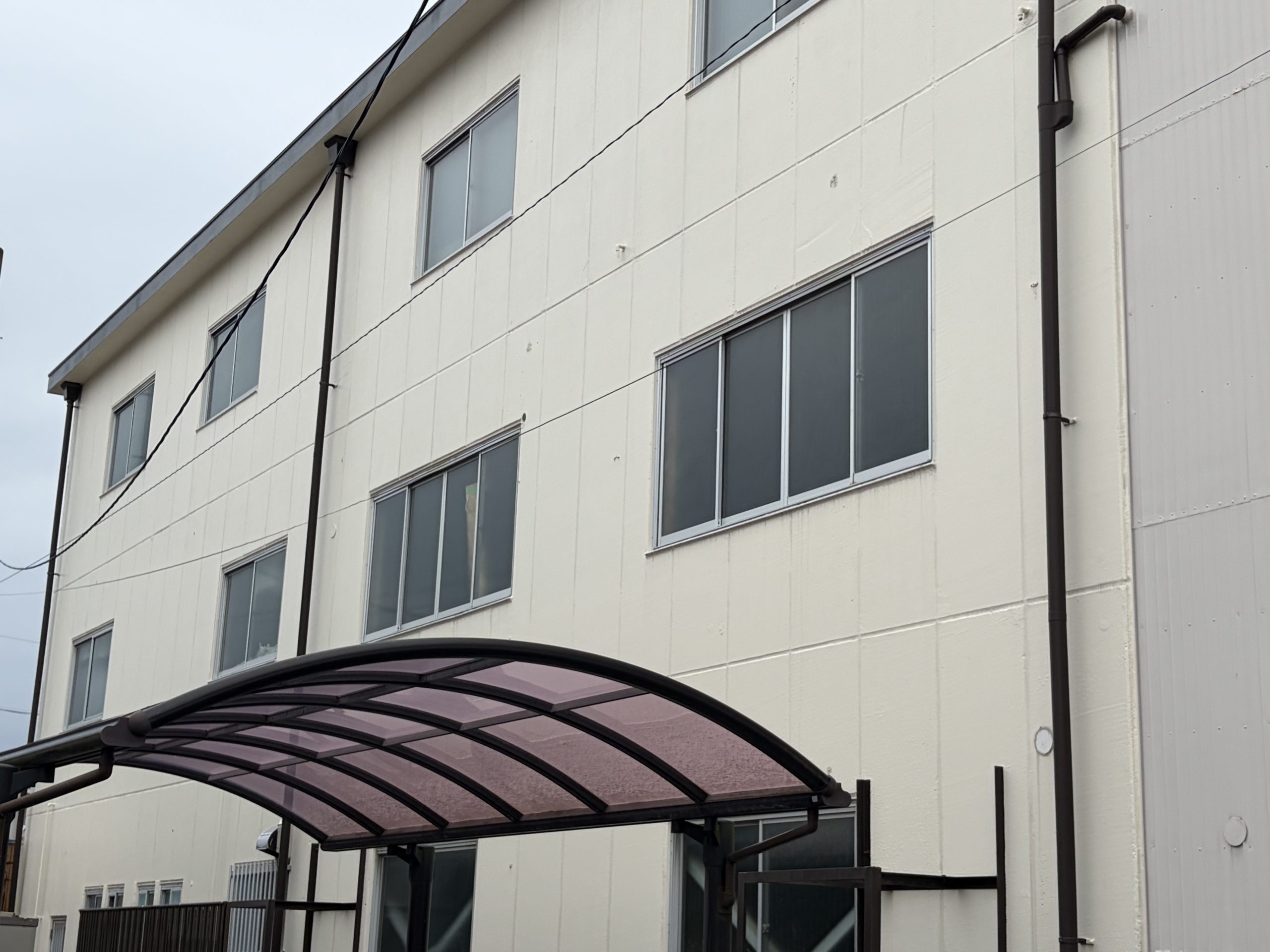 【第1部】名古屋市守山区でALC3階建て企業様の雨漏り調査｜5年前にご提案していた屋上防水工事が必要になった理由