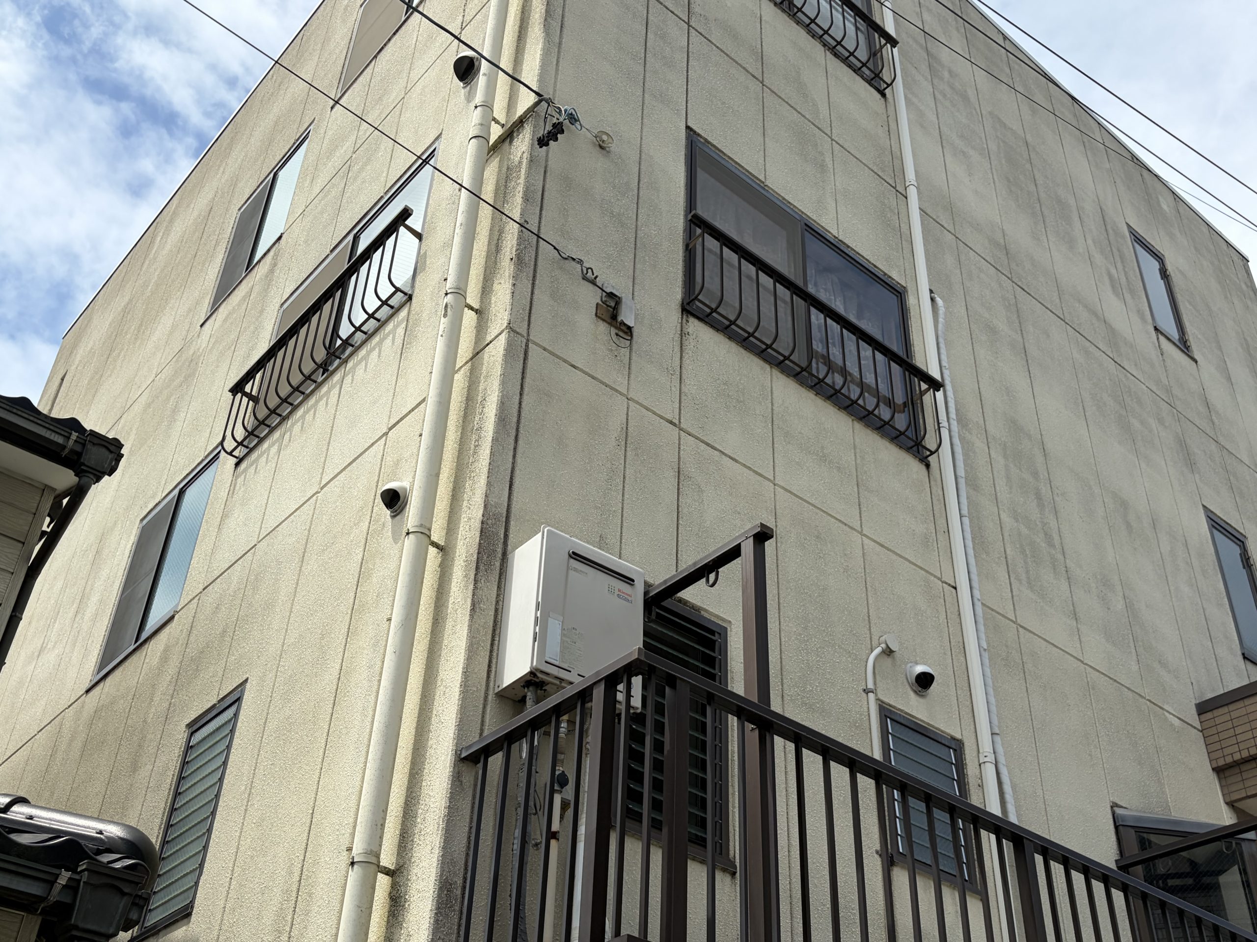 名古屋市守山区で施工した4階建てALC建物の外壁