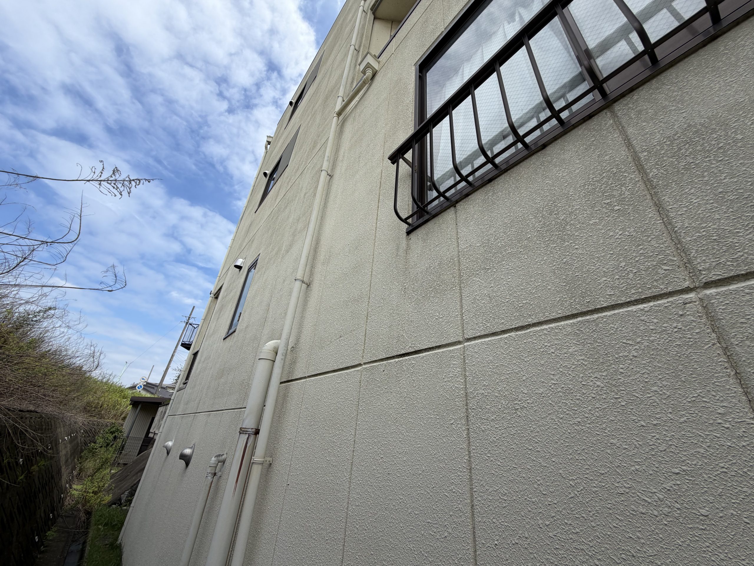 名古屋市守山区で施工した4階建てALC建物の外壁