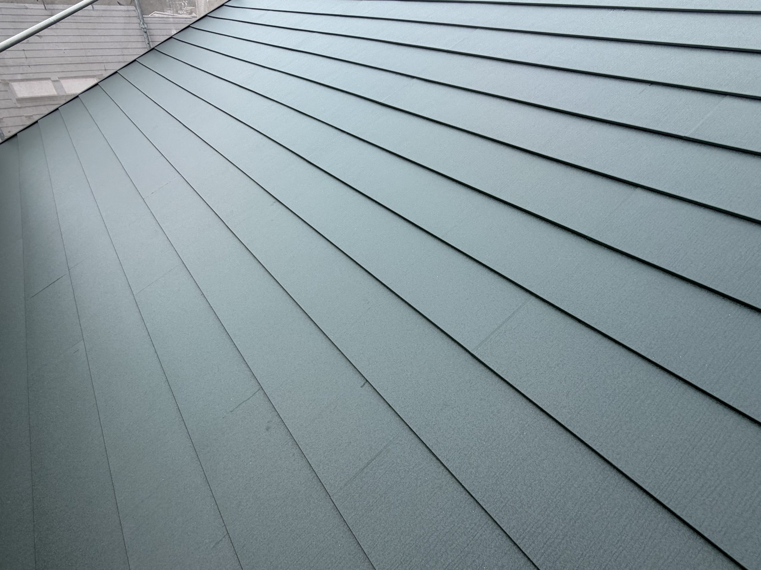 春日井市の屋根カバー工法で施工したシェイドグリーンのスーパーガルテクト