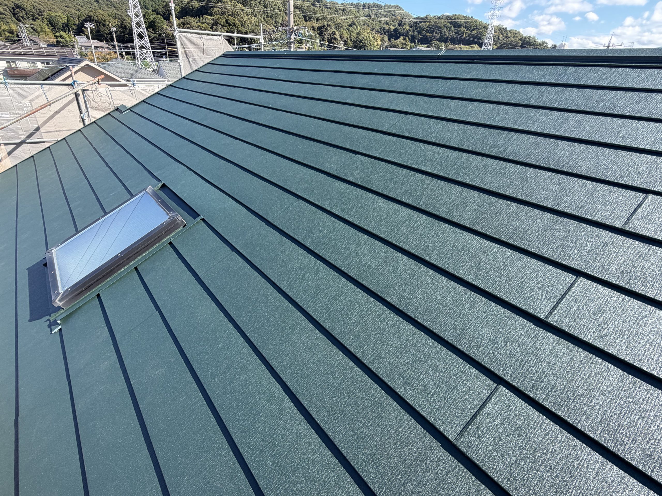 春日井市の屋根カバー工法で施工したシェイドグリーンのスーパーガルテクト