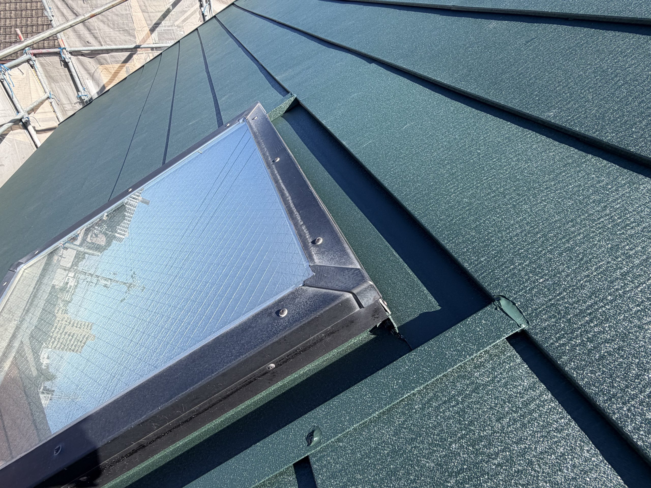春日井市の屋根カバー工法で施工したシェイドグリーンのスーパーガルテクト