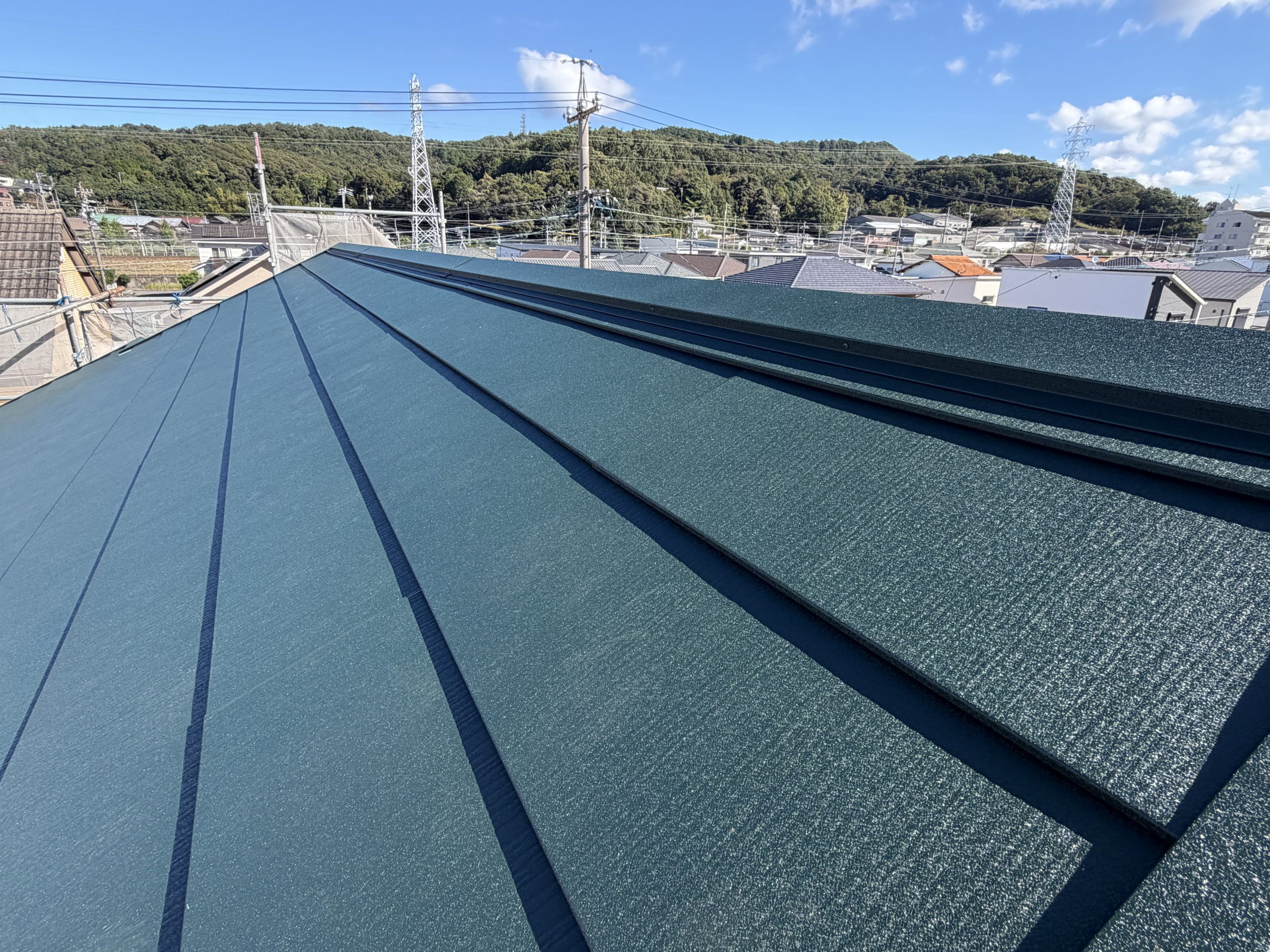 春日井市の屋根カバー工法で施工したシェイドグリーンのスーパーガルテクト