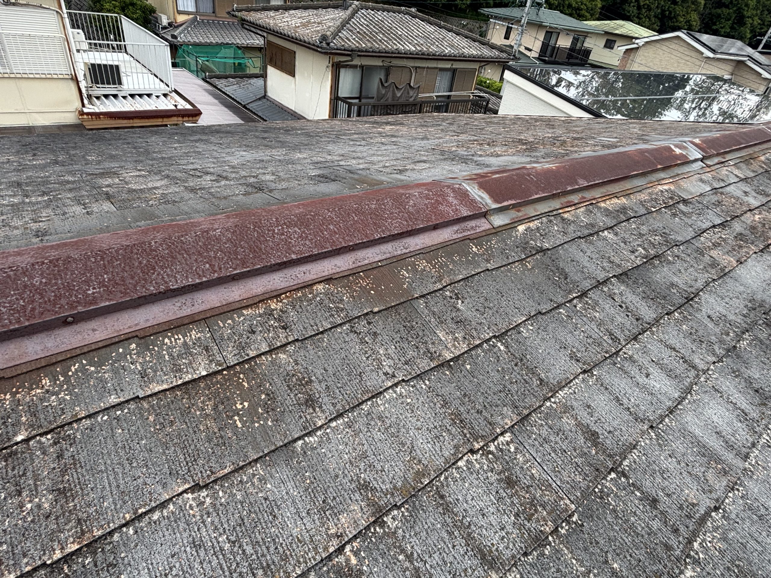 セキスイハウスの屋根からの雨漏りを棟板金交換でしっかり修繕！