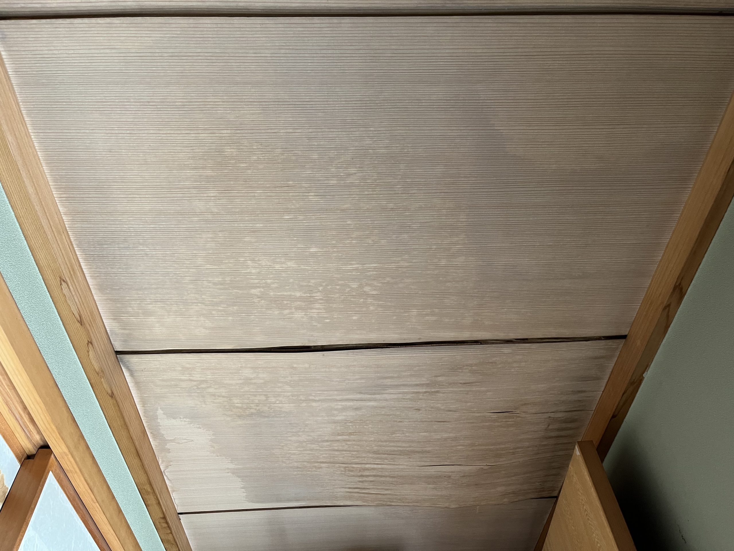 2階天井 雨漏りシミ