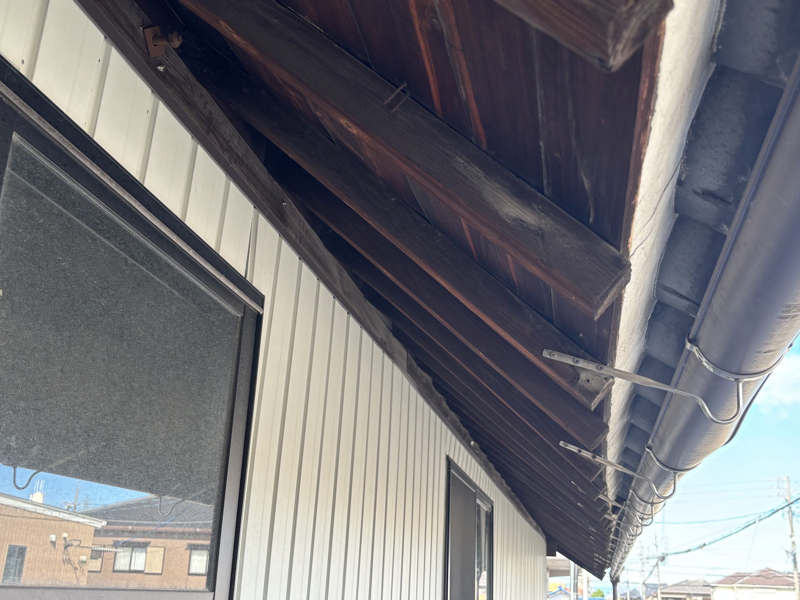 北側の瓦が沈んだ屋根の調査写真小牧市