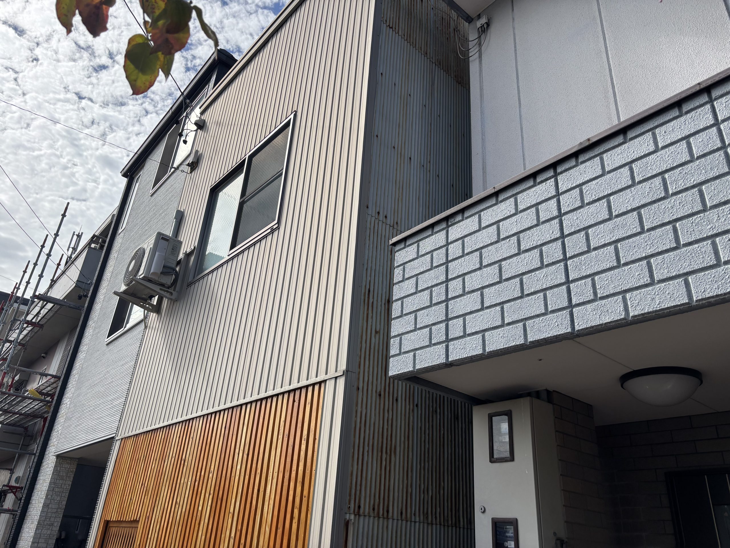 名古屋市北区にて雨漏りした瓦棒屋根の現地調査|錆びや穴あきが進行した屋根は塗装では直りません!