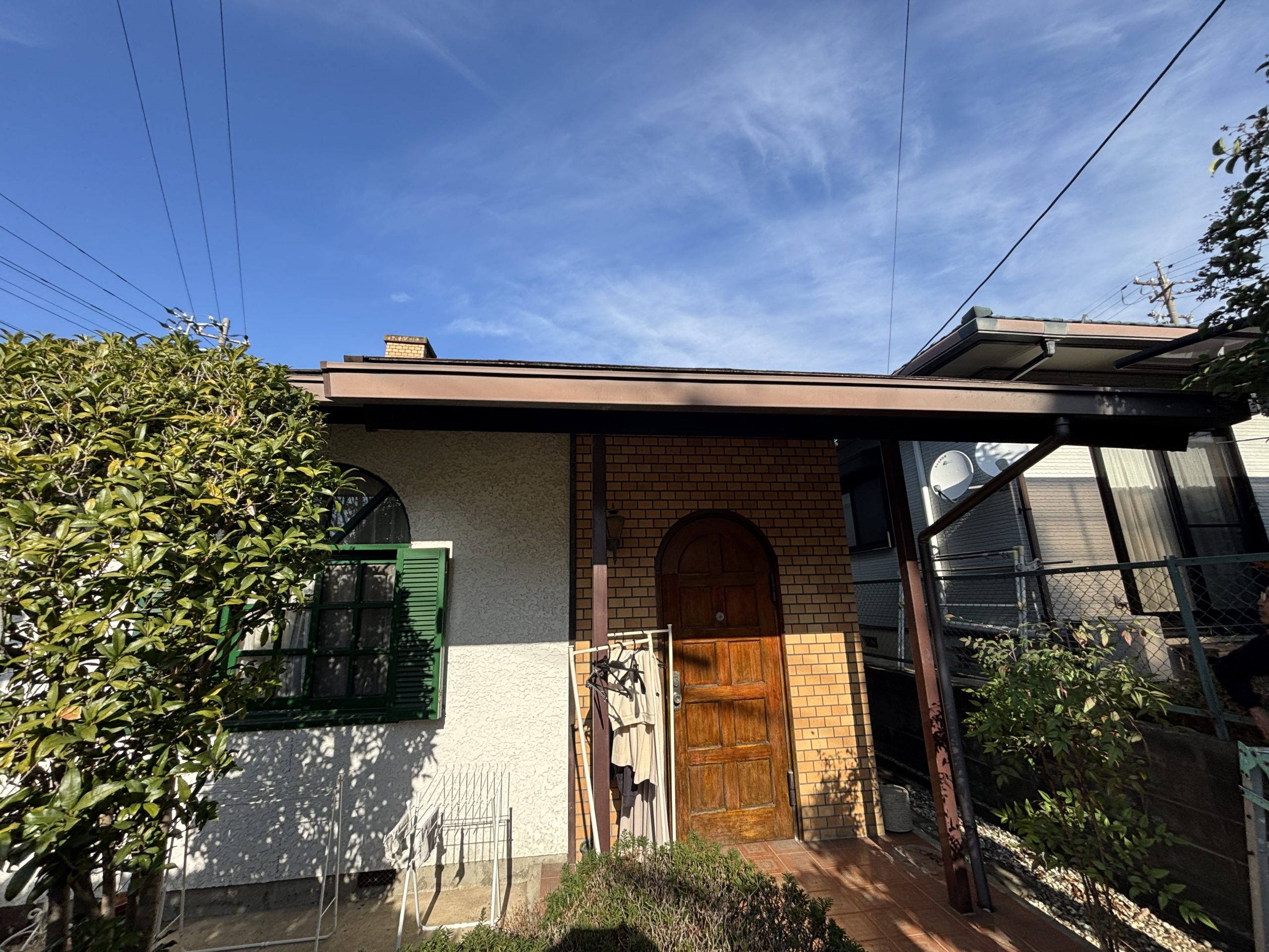 春日井市｜築50年スレート屋根の破風板（はふいた）劣化調査と当社が勧めるカバー工法