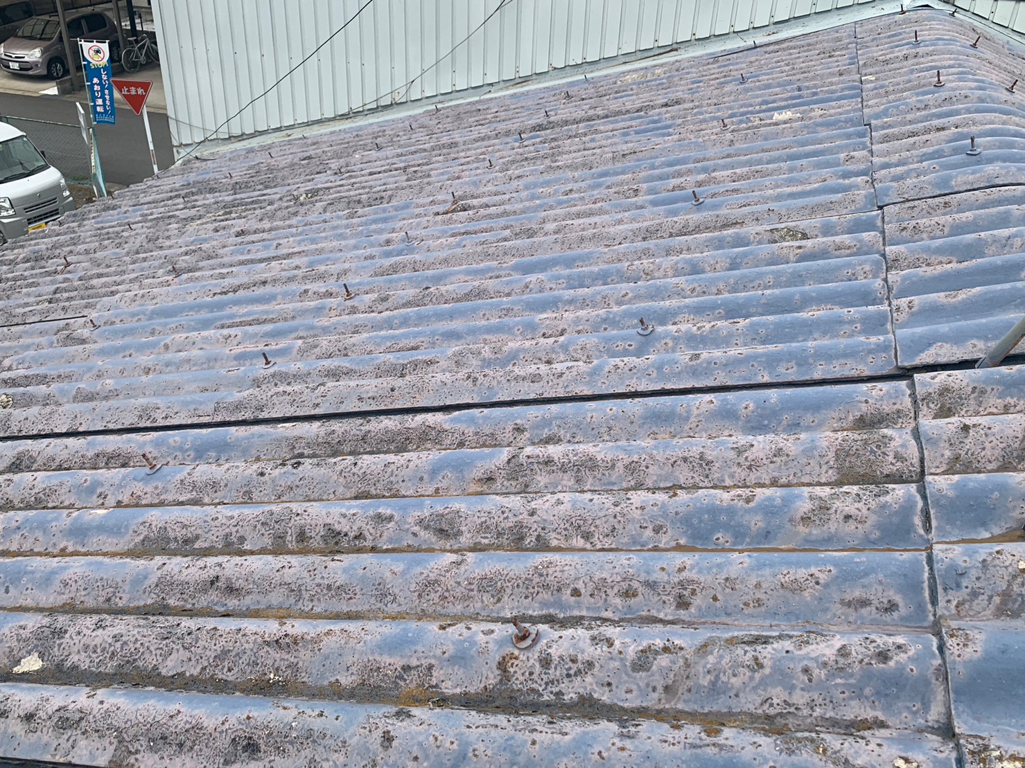 スレート屋根の劣化写真