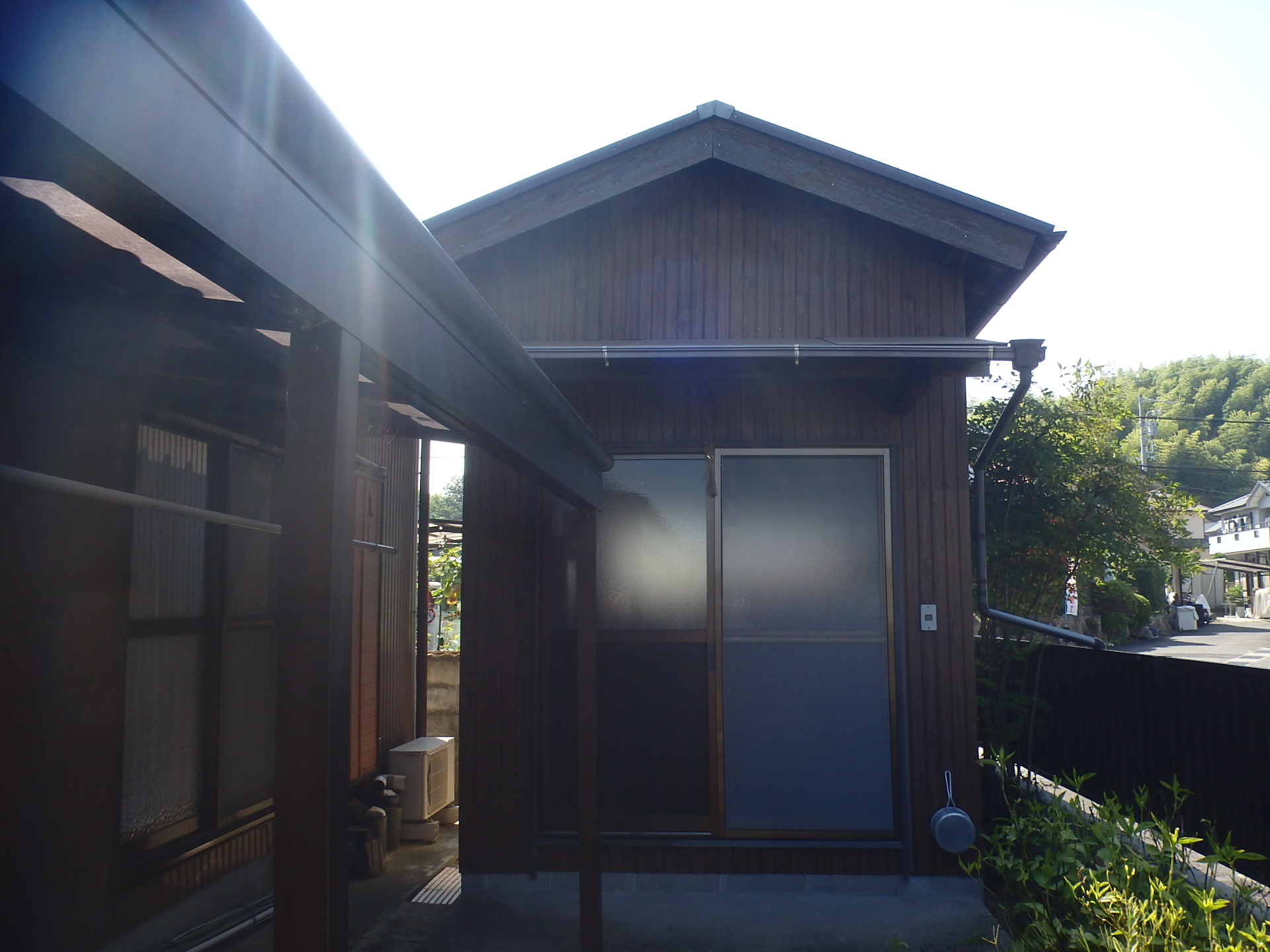 春日井市｜小屋のスレート屋根が劣化？屋根葺き替えを検討中の現場調査を行いました
