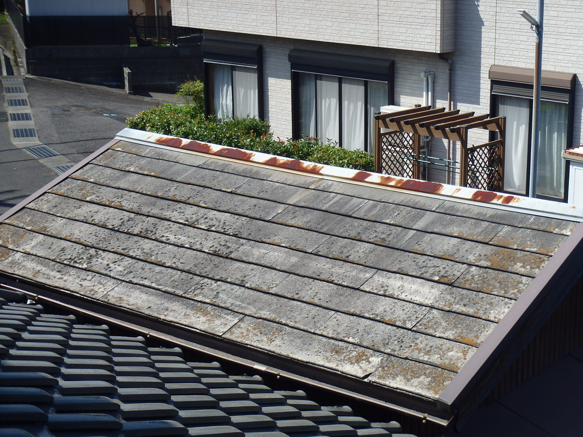 小屋の屋根の劣化状況