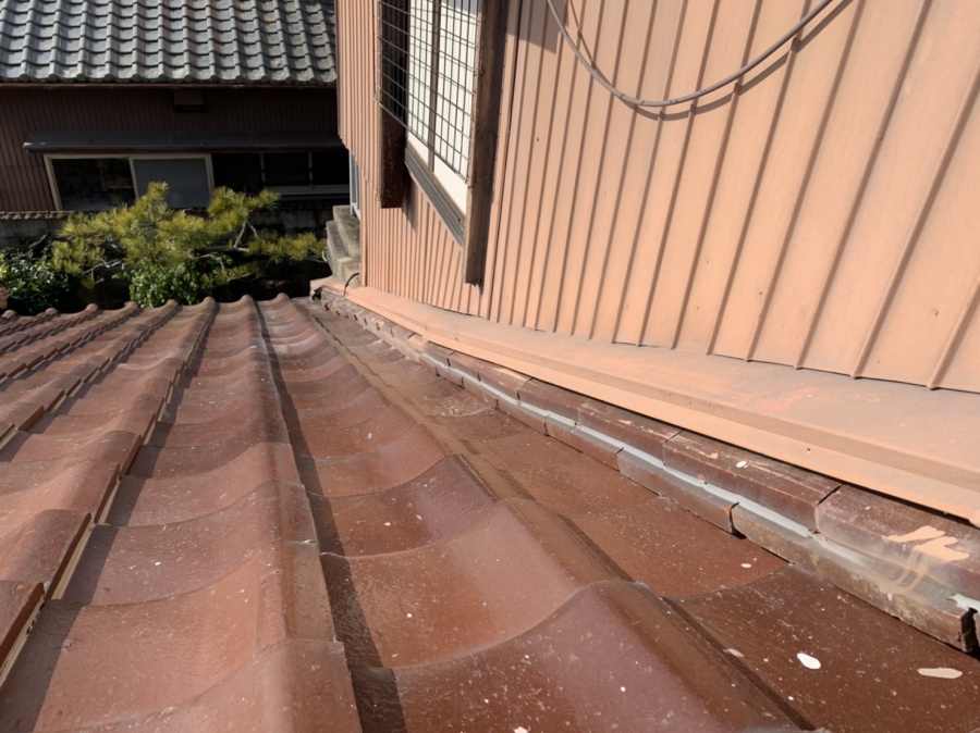 増築部分のつなぎ目の屋根部分