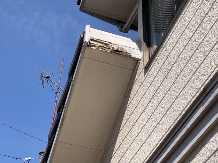 屋根のケラバ破風板の劣化状況