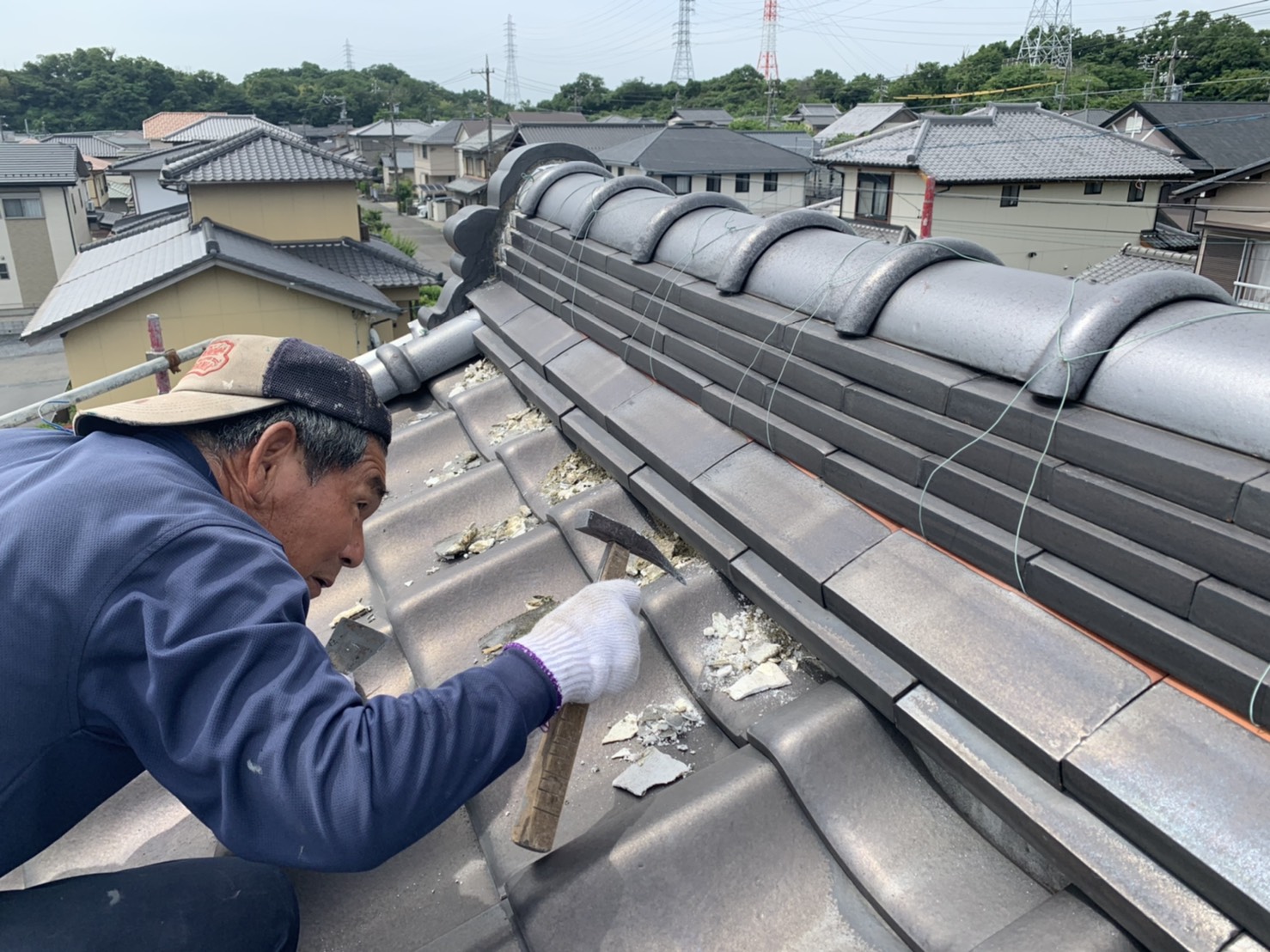 漆喰施工中／棟積み直し中