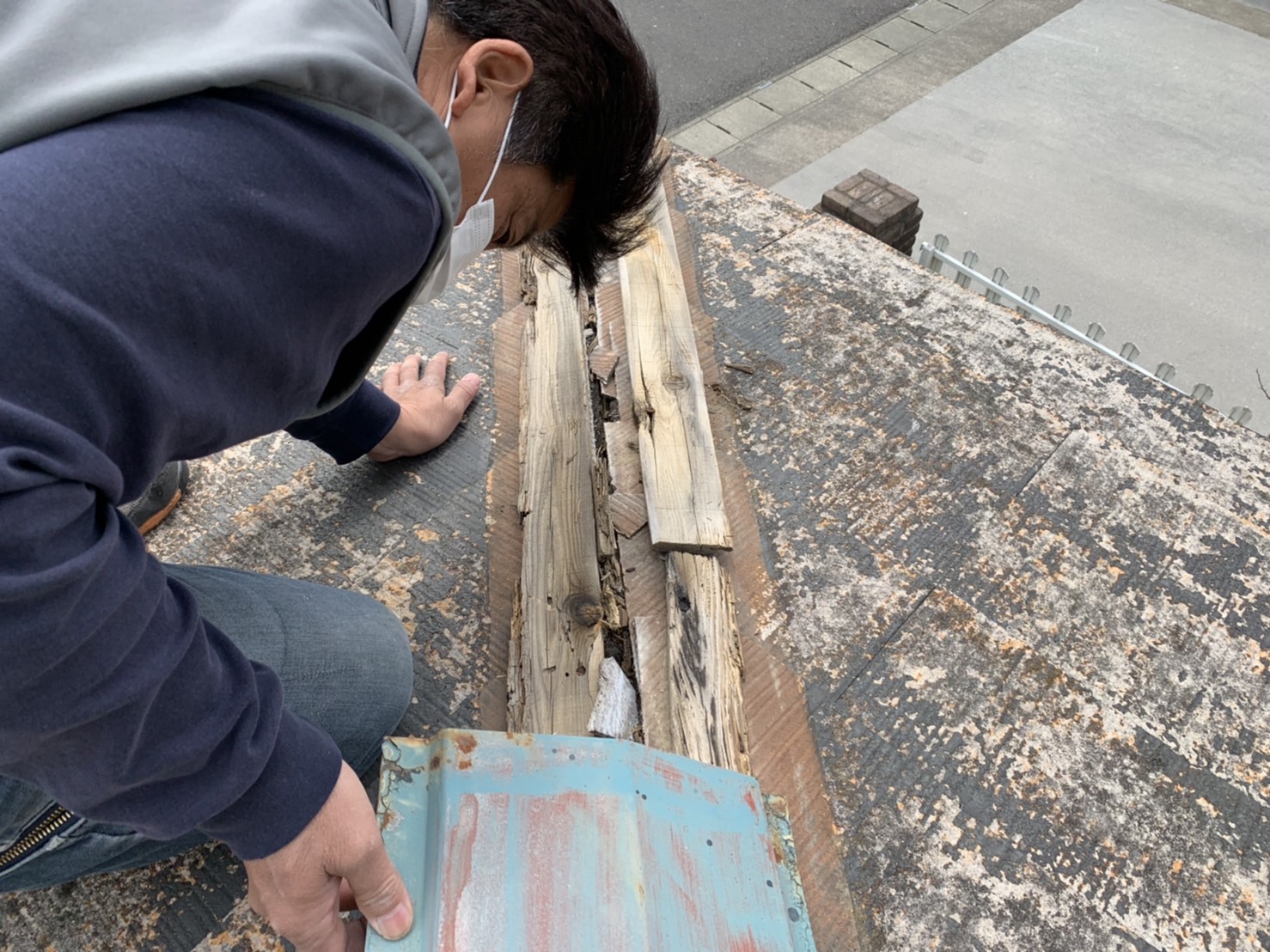 棟板金の欠損箇所