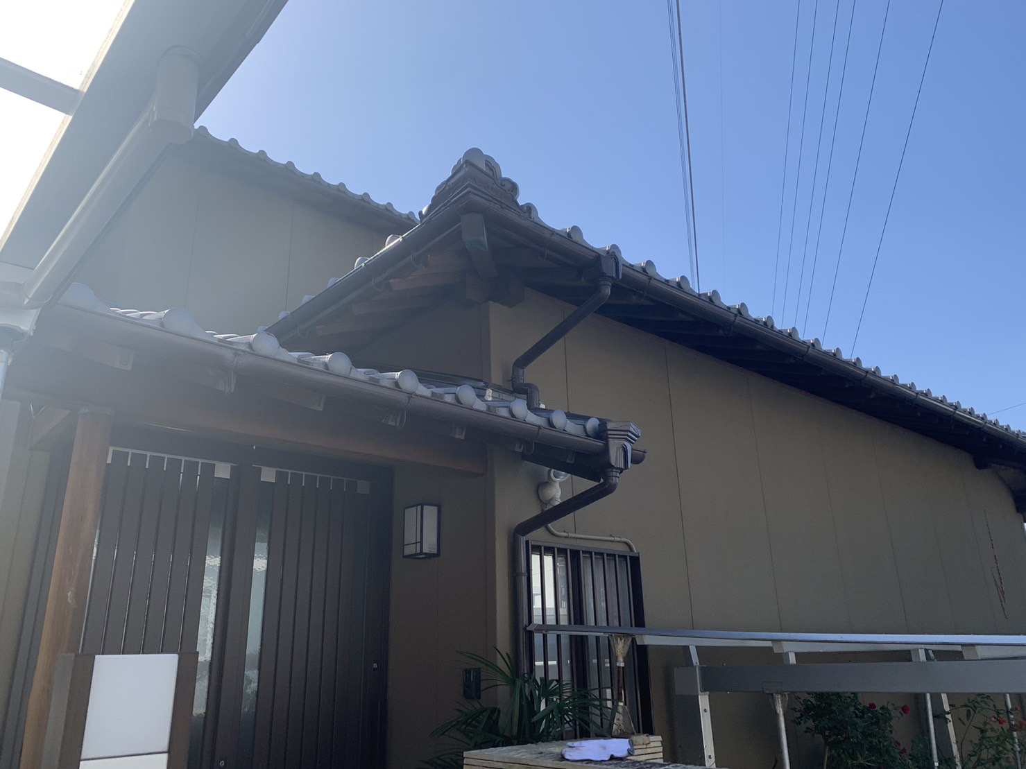 北名古屋市いぶし瓦の漆喰補修は専門業者へ｜剥がれの症状と正しい工事方法を解説