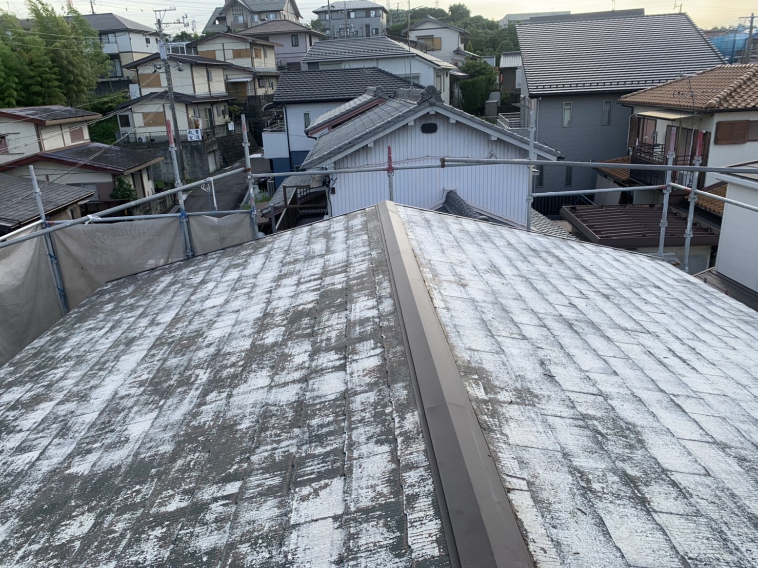 棟板金の浮き・釘抜けのクローズアップ後