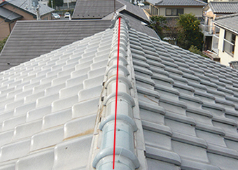 棟瓦の歪みズレ落込みの屋根診断
